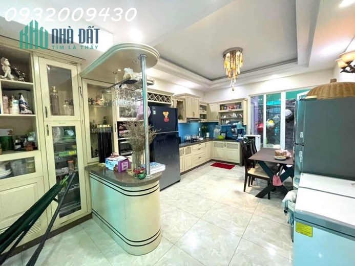 Mặt tiền đường nhựa 8m - nhà 4 tầng oto đỗ trong - Lý Phục Man - Bình Thuận - Quận 7 . giá 9.9 tỷ
