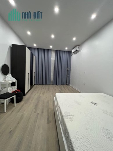 Bán ngôi nhà 145m2 phố Nghi Tàm, Tây Hồ Gara 2 Ô tô 7 chỗ Thang máy Dòng tiền khủng 16.4 Tỷ