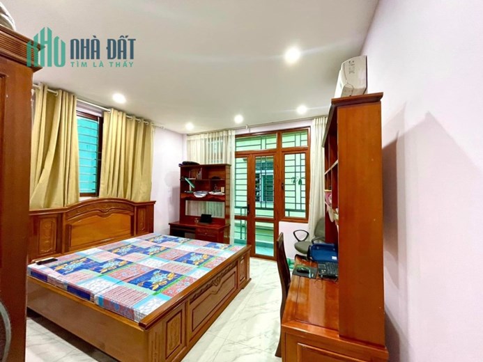 Bán nhà Cầu Giấy - Ngõ to Phố Hoàng Quốc Việt - Ô tô tránh -  70m - Nhỉnh 7 tỷ - 2 Thoáng - Ở ngay
