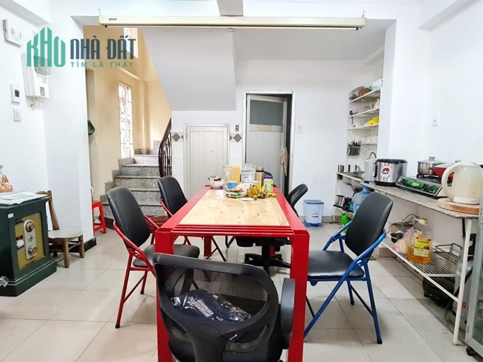 TRUNG TÂM QUẬN 5 SÁT VÁCH QUẬN 1 - LÔ GÓC 2 MẶT TIỀN - HẺM XE TẢI 15M RA NGAY MẶT TIỀN - CHỦ NGỘP
