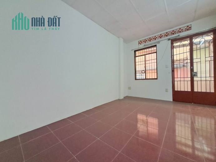 Bán Nhà sát Mặt Tiền Vĩnh Khánh - Quận 4 - 34m2 - Lô góc Thoáng, ở ngay