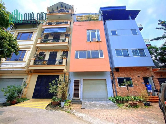Bán gấp nhà riêng nguyên căn khu phân lô cán bộ phố Nguyễn Văn Huyên, Cầu Giấy, Hà Nội.