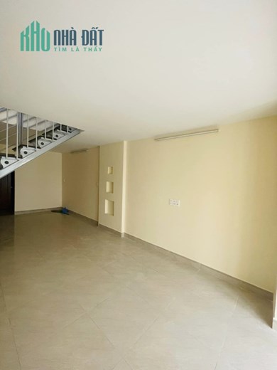 Nhà chưa qua đầu tư, tiện xây mới, hẻm 4m, sát bên Bình Thạnh