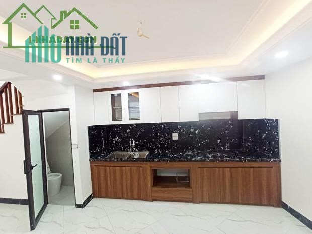 Nhà đẹp Thanh Trì, 45m2 * 5T, kinh doanh, oto đỗ cửa, sổ đỏ chính chủ 3 tỷ 400