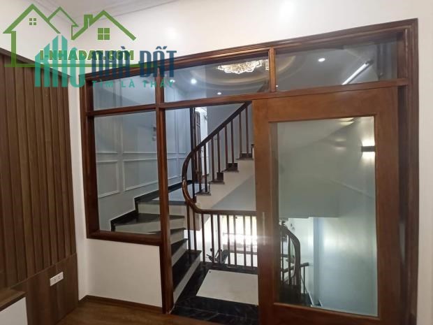 Nhà đẹp Thanh Trì, 45m2 * 5T, kinh doanh, oto đỗ cửa, sổ đỏ chính chủ 3 tỷ 400