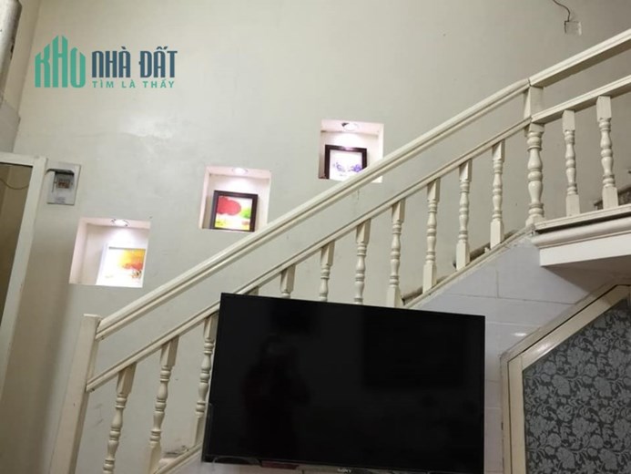 Cho thuê nhà Nguyễn Phúc Lai 30m x3,5 tầng. Giá 13tr