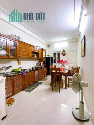 Bán nhà phân lô Cầu Giấy - Trần Quốc Hoàn - Ô tô - Vỉa hè - KD sầm uất - MT 4m - 42m - Nhỉnh 7 tỷ