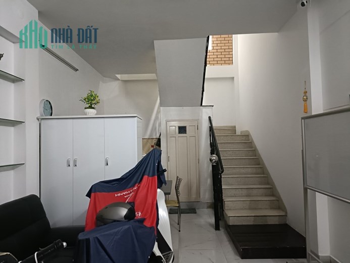 Siêu phẩm Quận 10 , 1 trệt, 3 lầu , sân thượng 
ngợp giảm giá chỉ còn 7.5 tỷ