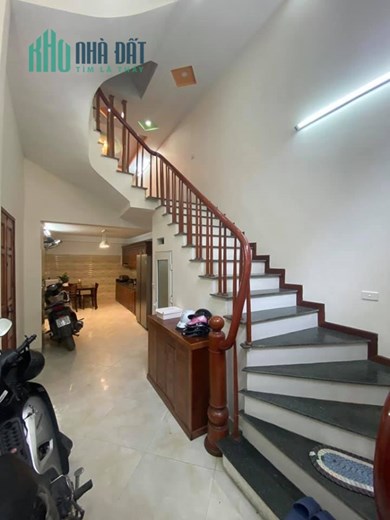 Bán nhà Vân Hồ 83m x 4 tầng, ngõ rộng 2.5m, vài bước ra CV Thống Nhất, giá nhỉnh 7 tỷ.