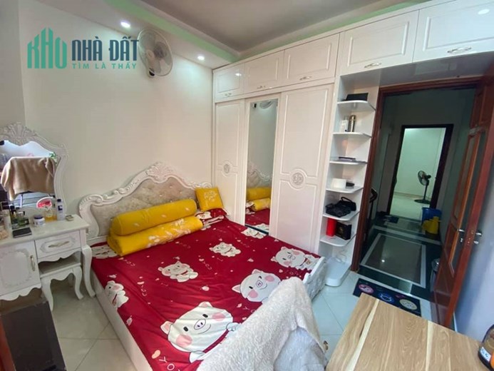 Bán nhà Vân Hồ 83m x 4 tầng, ngõ rộng 2.5m, vài bước ra CV Thống Nhất, giá nhỉnh 7 tỷ.