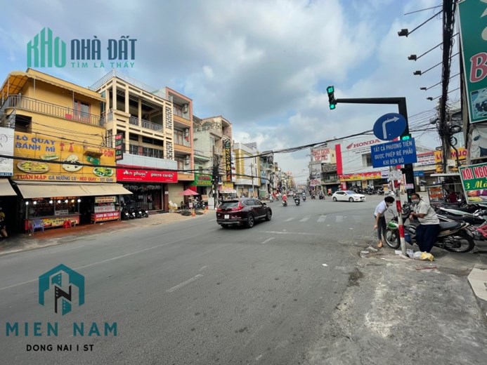 Cho thuê thửa đất hơn 400m2 ngay TRUNG TÂM BIÊN HÒA ĐƯỜNG XE TẢI NÉ NHAU giá chỉ 75 triệu/tháng