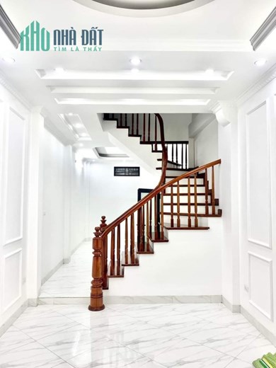 Bán nhà Tứ Hiệp - Thanh Trì 40m2 x 5 tầng, nhà đẹp, ở ngay, ngõ rộng, oto đỗ cổng 3,1 tỷ