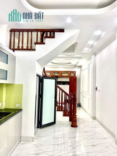 Bán nhà Tứ Hiệp - Thanh Trì 40m2 x 5 tầng, nhà đẹp, ở ngay, ngõ rộng, oto đỗ cổng 3,1 tỷ