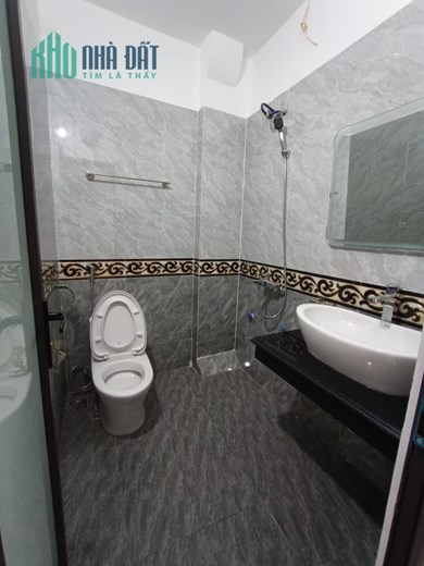 Bán nhà Tứ Hiệp - Thanh Trì 40m2 x 5 tầng, nhà đẹp, ở ngay, ngõ rộng, oto đỗ cổng 3,1 tỷ