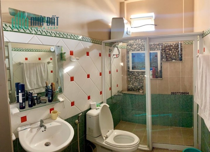 Nhà bê tông cốt thép 5 tầng - Hẻm xe tải thông - Dt 67 m2 - giá 15,8 Tl