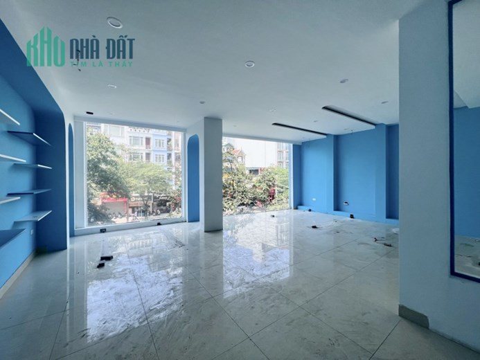 Nhượng tầng 3, tầng 4 mặt tiền 93 Đào Tấn.