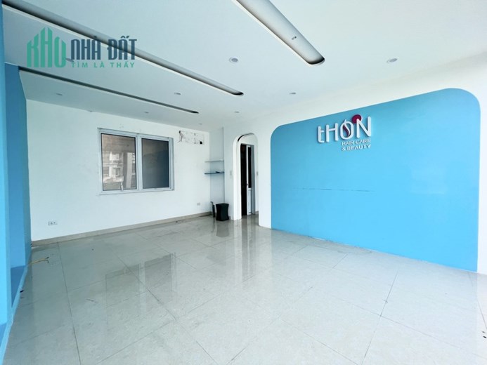 Nhượng tầng 3, tầng 4 mặt tiền 93 Đào Tấn.