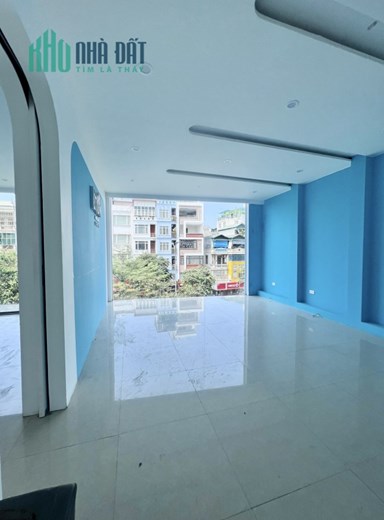 Nhượng tầng 3, tầng 4 mặt tiền 93 Đào Tấn.