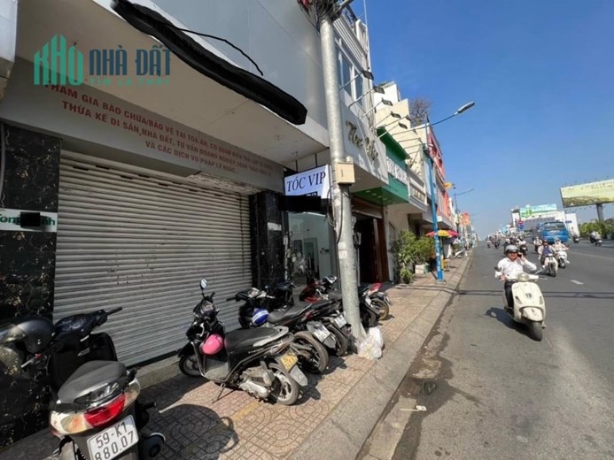 Bán nhà Mặt tiền  đường Trường Chinh - Tây Thạnh, 130m2 (4/5x28m), Cấp 4 tiện xây, 16 tỷ.