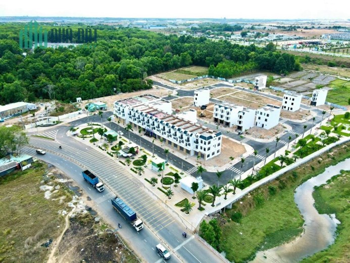 BÁN NHÀ NGAY CỔNG VISIP 2A