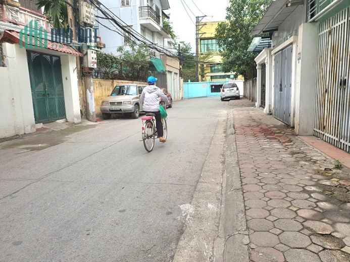NGUYỄN SƠN- LONG BIÊN-PHÂN LÔ VIP, Ô TÔ TẢI TRÁNH - KINH DOANH TỐT - LÔ GÓC 2 MẶT NGÕ - NHÀ TỰ XÂY