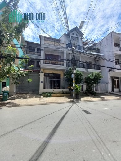 BÁN BIỆT THỰ KDC TÂN THUẬN NGÃ TƯ NGUYỄN THỊ THẬP QUẬN 7. Chỉ 17 TỶ