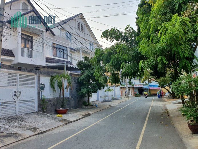 BÁN BIỆT THỰ KDC TÂN THUẬN NGÃ TƯ NGUYỄN THỊ THẬP QUẬN 7. Chỉ 17 TỶ