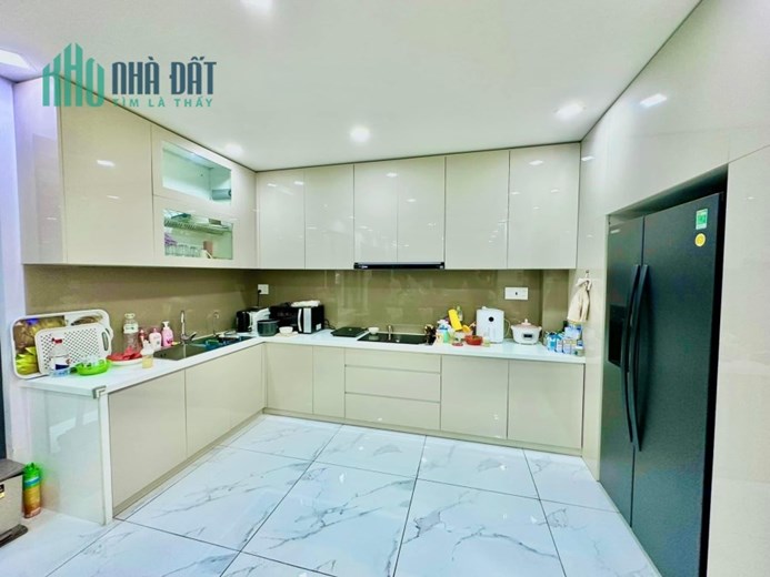 Bán  nhà căn góc Biệt thự Thoại Ngọc Hầu - Tân Phú, DT: 8x14.5m, 4 Tầng - 6 PN, 14.9 tỷ