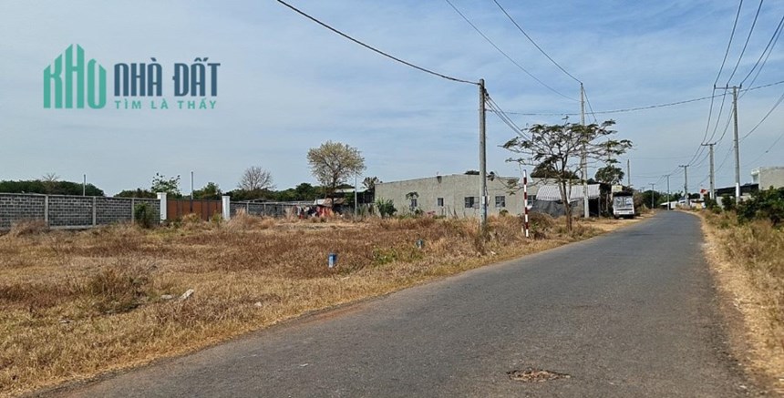 CHÍNH CHỦ BÁN Gấp Lô Đất Đẹp Vị Trí Đắc Địa Tại Thị Trấn Đất Đỏ