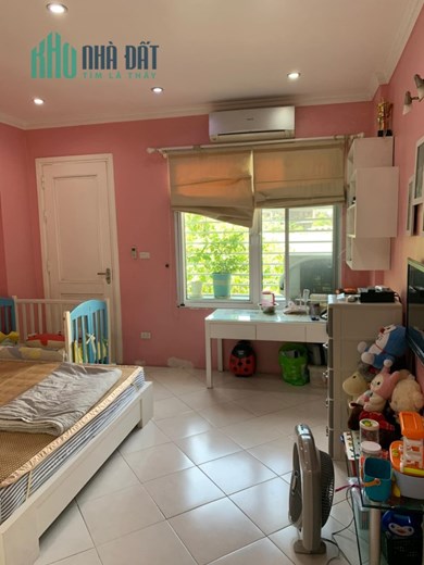 Bán nhà một mặt phố, một mặt ngõ Oto phố Nguyễn Công Hoan, Trung tâm quận Ba Đình, Hà Nội. Vỉa hè