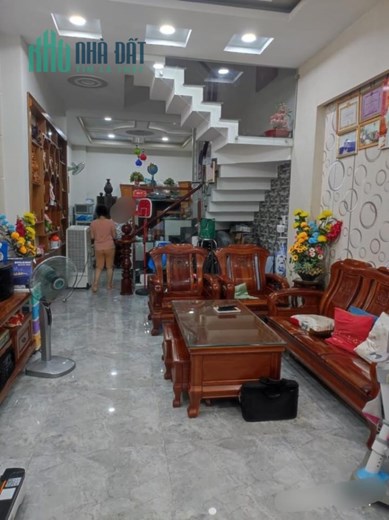Bán nhà HXT Nguyễn Văn Công, 80m2, 3 tầng, sát sân bay, nhỉnh 8 tỷ.