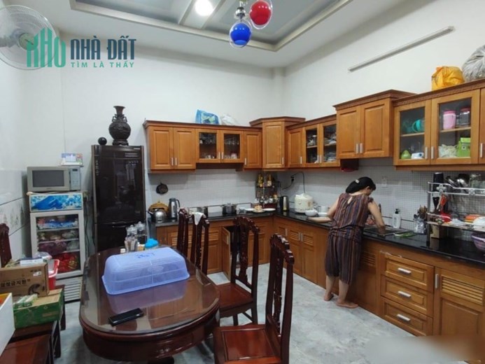 Bán nhà HXT Nguyễn Văn Công, 80m2, 3 tầng, sát sân bay, nhỉnh 8 tỷ.