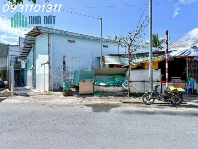 Bán nền lớn mặt tiền đường số 7 trục chính KDC CBGV Đại Học Cần Thơ . Ngang gần 8m