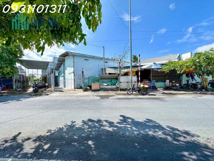 Bán nền lớn mặt tiền đường số 7 trục chính KDC CBGV Đại Học Cần Thơ . Ngang gần 8m