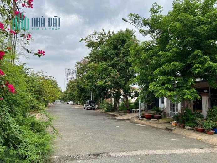 BÁN NHÀ KDC PHÚ MỸ CHỢ LỚN QUẬN 7 SÁT ĐƯỜNG 15B. DT 5x18M GIÁ 8.5 TỶ