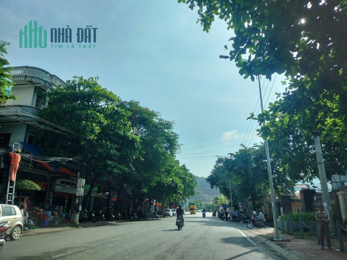 Cần bán nhà  ngõ 442, đường Cù Chính Lan., phường Đồng Tiến, Tp hòa bình.