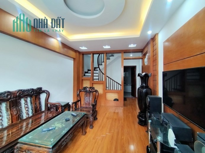 Bán nhà phố Hoa Lâm, ngõ ô tô tránh, kinh doanh, DT 43m2 x 5T, MT 3.7m, nhỉnh 5 tỷ