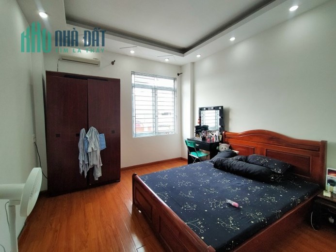 Bán nhà phố Hoa Lâm, ngõ ô tô tránh, kinh doanh, DT 43m2 x 5T, MT 3.7m, nhỉnh 5 tỷ