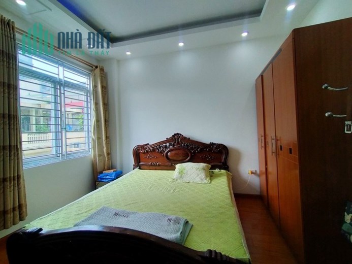 Bán nhà phố Hoa Lâm, ngõ ô tô tránh, kinh doanh, DT 43m2 x 5T, MT 3.7m, nhỉnh 5 tỷ