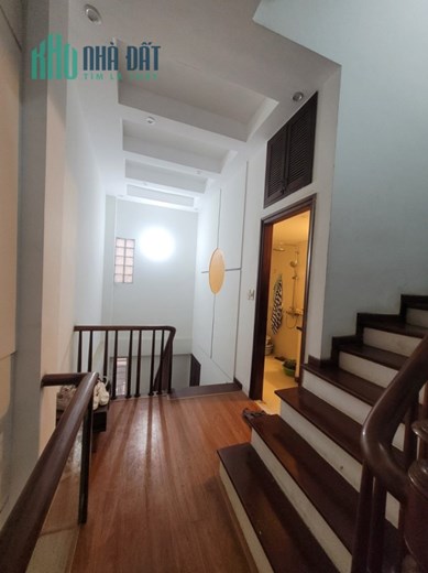 Bán nhà quận Đống Đa Chùa Láng 42m 6 tầng ngõ thông kinh doanh nhà đẹp ở ngay 7.9 tỷ  lh 0817606560