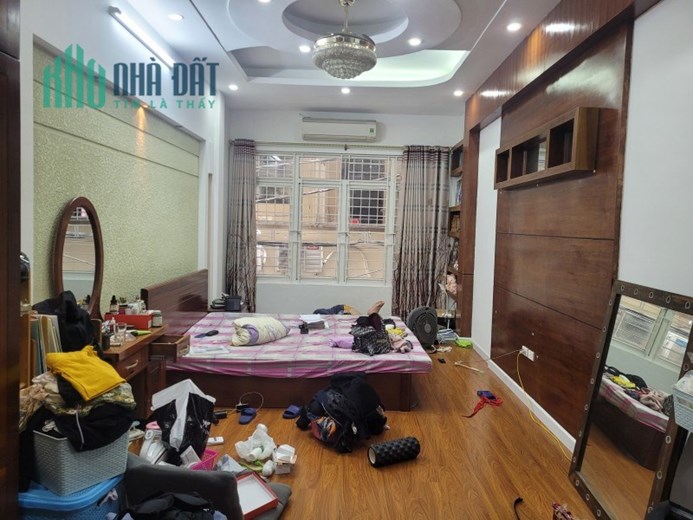 Bán nhà quận Đống Đa Chùa Láng 42m 6 tầng ngõ thông kinh doanh nhà đẹp ở ngay 7.9 tỷ  lh 0817606560