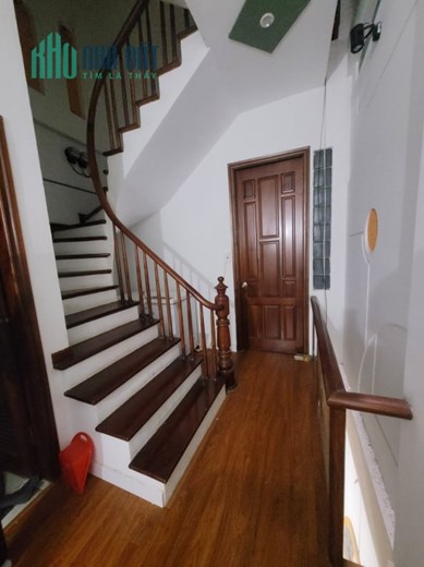 Bán nhà quận Đống Đa Chùa Láng 42m 6 tầng ngõ thông kinh doanh nhà đẹp ở ngay 7.9 tỷ  lh 0817606560