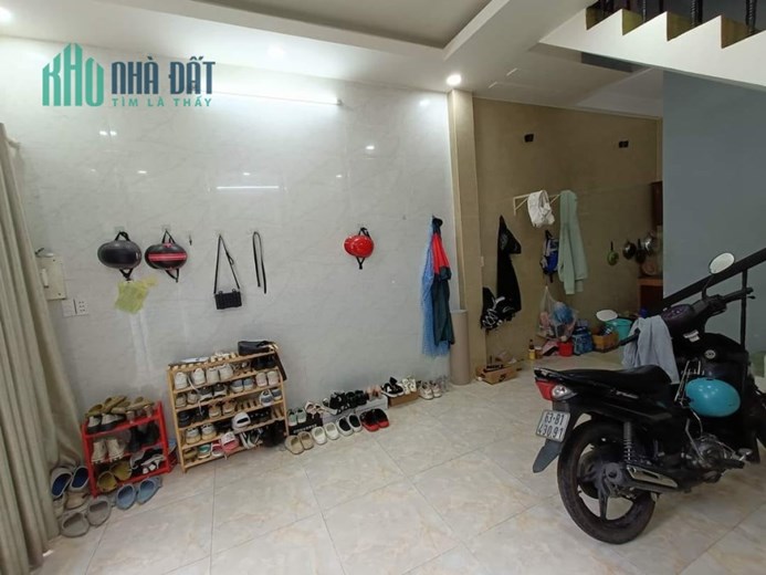 LẠC LONG QUÂN, Q.11 - 32M2 - GIÁ NHỈNH 2TỶ, ĐANG CHO SV THUÊ