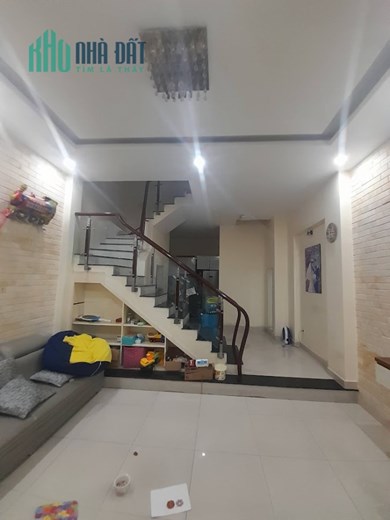 GẦN VÒNG XOAY LÊ ĐẠI HÀNH - GẦN HXH, HẺM TRƯỚC NHÀ 3M THÔNG TỨ TUNG - NHÀ ĐÚC BTCT 2 TẦNG, NGANG