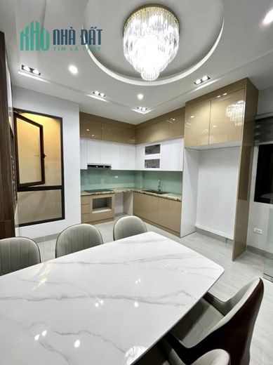 Bán căn nhà 73m2 phố Nghi Tàm, Tây Hồ Dân xây 5 phòng Ô tô dừng đỗ ngày đêm 3.9 Tỷ