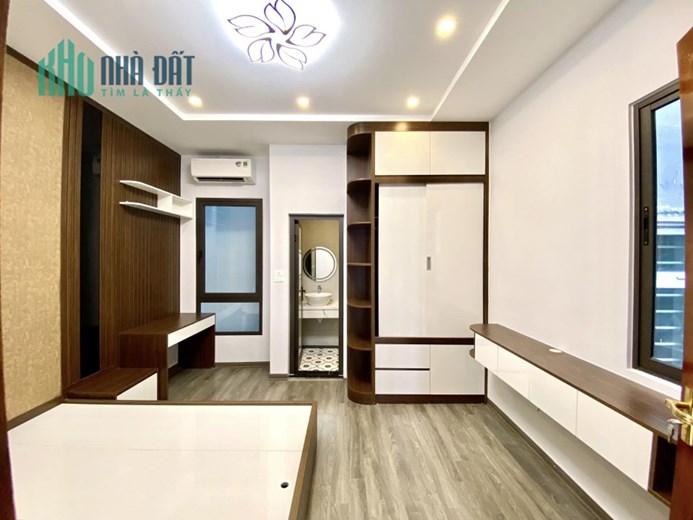 Bán ngôi nhà 75m2 phố Nghi Tàm, Tây Hồ Chủ tự xây 5 phòng ngủ Ô tô dừng đỗ ngày đêm 3.7 Tỷ