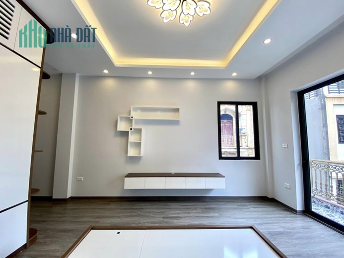 Bán ngôi nhà 75m2 phố Nghi Tàm, Tây Hồ Chủ tự xây 5 phòng ngủ Ô tô dừng đỗ ngày đêm 3.7 Tỷ