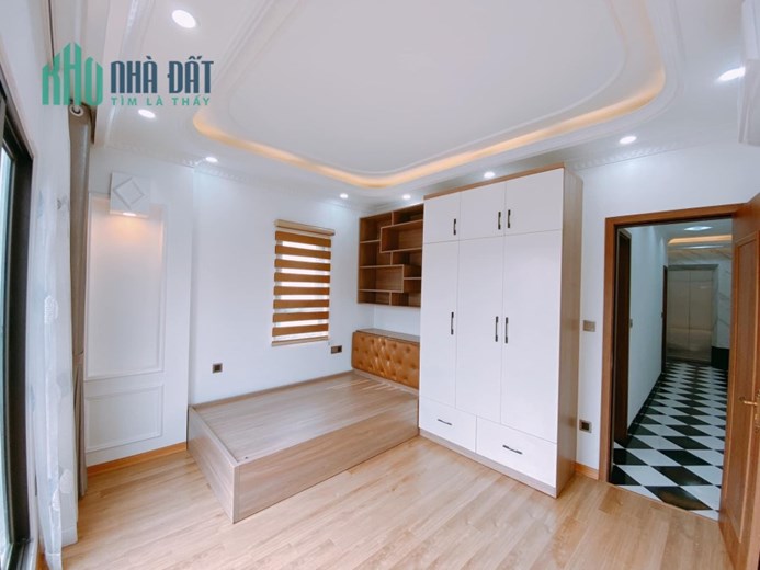 VIỆT HƯNG – LONG BIÊN ; NGÕ THÔNG - NHÀ ĐẸP - THANG MÁY-  Ô TÔ 7 CHỖ VÀO NHÀ- KINH DOANH SINH LỜI