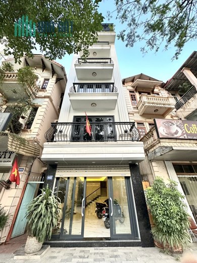 Cho thuê 3 tầng mặt phố Lạc Long Quân, Tây Hồ