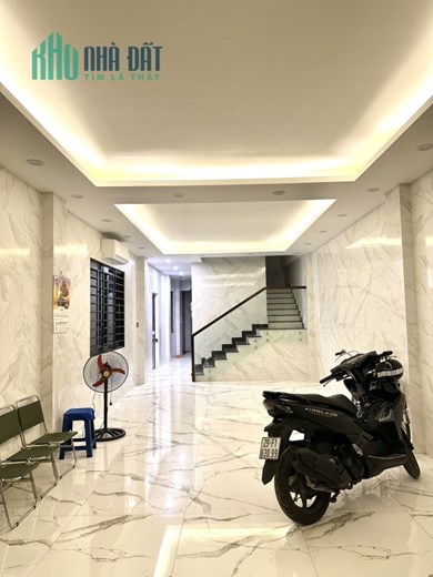 Cho thuê 3 tầng mặt phố Lạc Long Quân, Tây Hồ